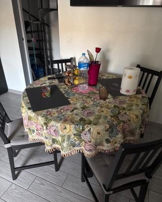 Tavolo con 4 sedie