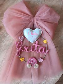 fiocco nascita in tulle con nome  in tricotin 