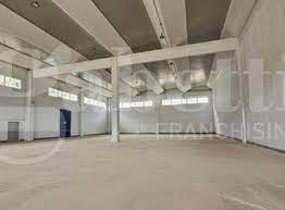 Capannone di 1500 mq libero in via delle nazio