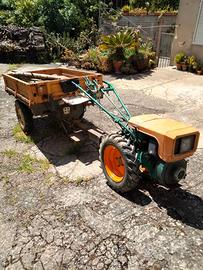 Motocoltivatore con rimorchio motrice