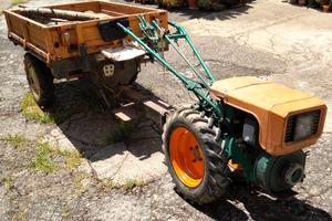 Motocoltivatore con rimorchio motrice