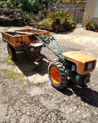 Motocoltivatore con rimorchio motrice