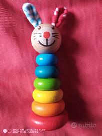 Gattino di legno ad anelli colorati