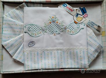Lenzuola lettino neonato con ricami e pizzo