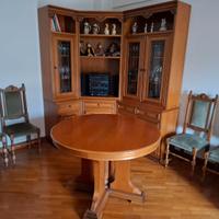 Sala pranzo completa di divano