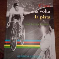 libro UNA VOLTA LA PISTA