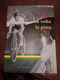 libro UNA VOLTA LA PISTA