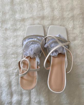 Décolleté bianche eleganti in condizioni prefette