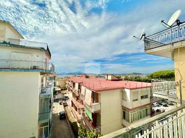 3 LOCALI A POZZUOLI