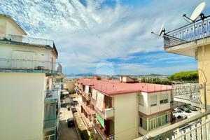 3 LOCALI A POZZUOLI