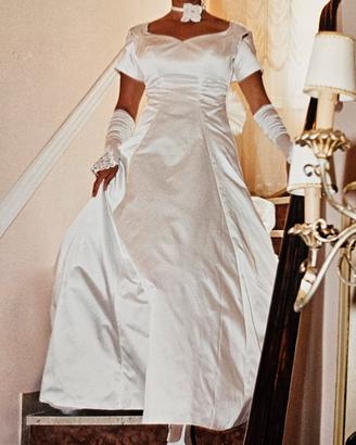 Abito da sposa bianco. 48