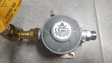 Regolatore, tubo e raccordo gas camper