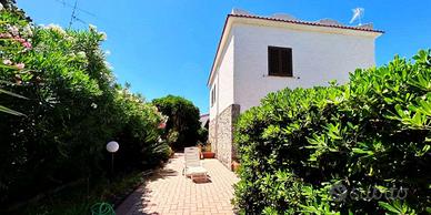 VILLA INDIPENDENTE CON GIARDINO RIF 896