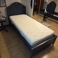 2 letti completi di materasso. 250€  un solo letto