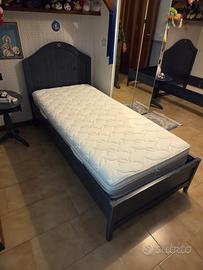 2 letti completi di materasso. 250€  un solo letto