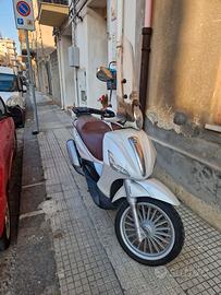 Beverly 300