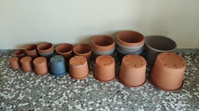 Vasi e sottovasi ~100 pezzi in blocco