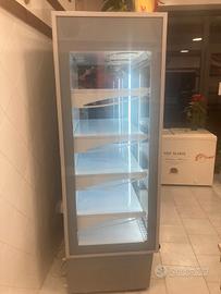 Frigorifero per bar, pasticceria ecc. 
