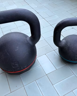 x2 Kettlebell Domyos Decathlon 20 kg e 8 kg