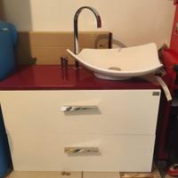 Mobile da Bagno Moderno-Lavabo e Rubinetto Design