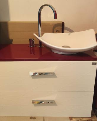 Mobile da Bagno Moderno-Lavabo e Rubinetto Design