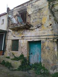 Fabbricato rurale DA RISTRUTTURARE