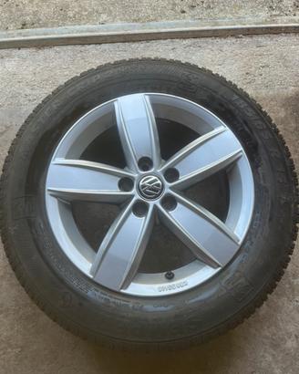 4 cerchi lega volkswagen  + 4 gomme invernali R15