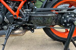 Cover monobraccio in carbonoio