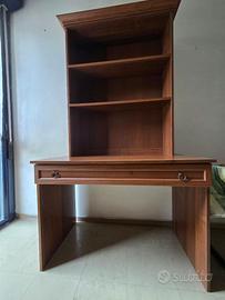 Scrivania con Libreria e Sedia