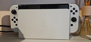 Nintendo Switch OLED + Custodia/Accessori 