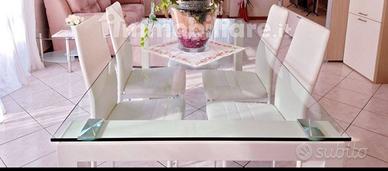 Tavolo sala da pranzo in vetro