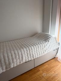 Struttura letto singolo con cassetti grigio chiaro