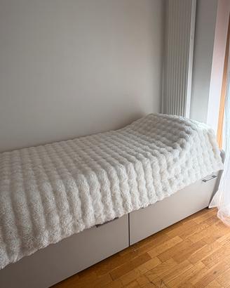 Struttura letto singolo con cassetti grigio chiaro