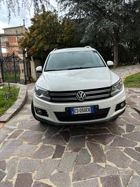 Auto Tiguan