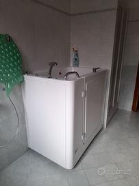 Vasca da bagno con sportello