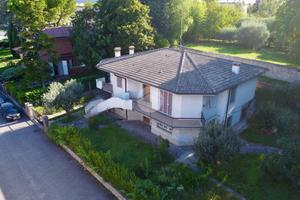 VILLA SINGOLA A CASTELNUOVO DEL GARDA