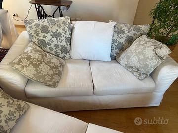 Due divani sfoderabi in tessuto