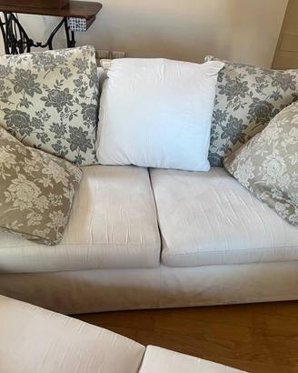 Due divani sfoderabi in tessuto