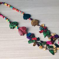 Collana in legno colorata