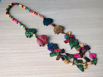Collana in legno colorata