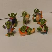 6 personaggi sorpresine come da foto 