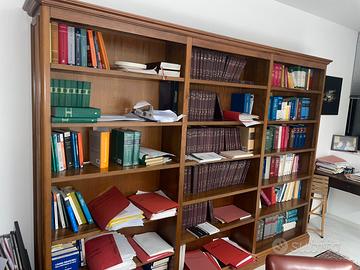 Libreria in legno impiallicciato di noce