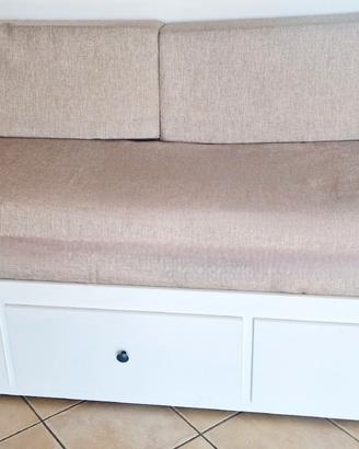 Divano letto matrimoniale con cassettoni