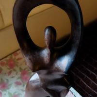 scultura astratta africana in legno e ebano