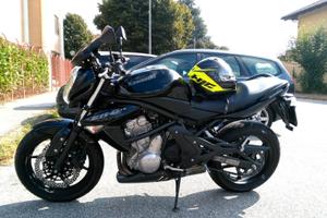Moto Kawasaki er6n
