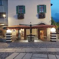 Ombrellone a due braccia laterali