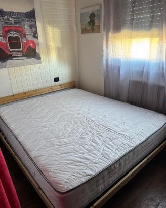 Letto matrimoniale con materasso