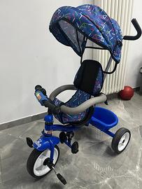 Triciclo con pedali e senza
