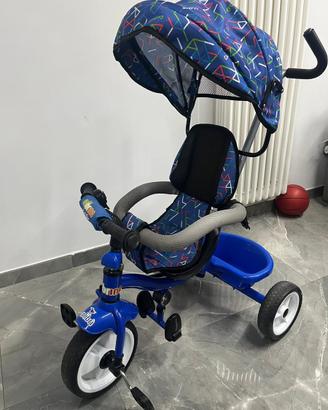 Triciclo con pedali e senza