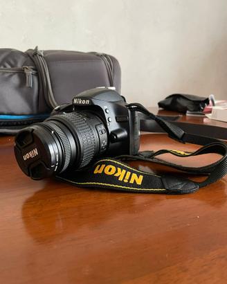 Nikon D3200 Reflex + Obiettivo 18-55mm + Zainetto